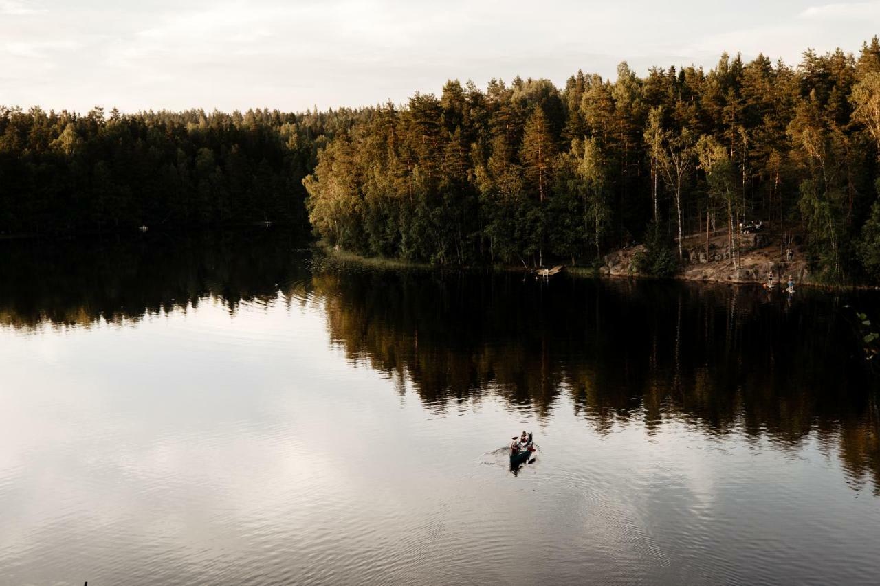 Lapland Hotels Bulevardi Хелзинки Екстериор снимка The lake in autumn